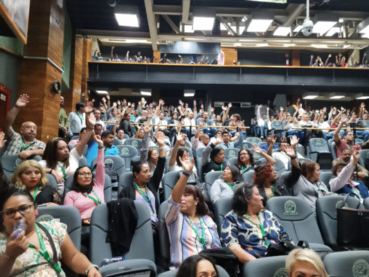 Telefonistas votan la instalación de asamblea general nacional por revision salarial 2025-2025