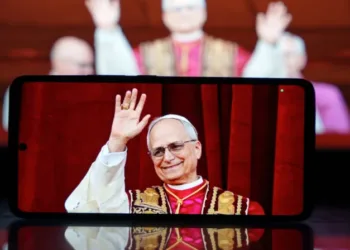 El Vaticano alertó sobre videos con inteligencia artificial  y cuentas falsas del Papa León XIV en las redes sociales 