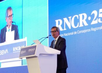 Impuesto a remesas pegará a 20% del ingreso familiar en algunos estados: SHCP