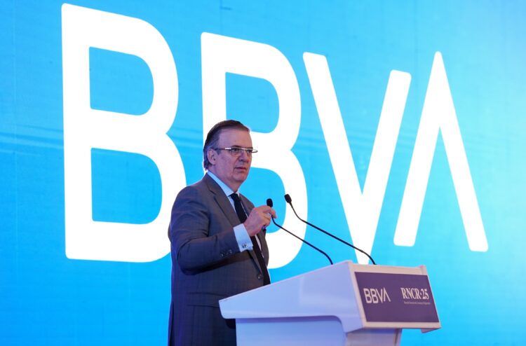 Ebrard: “aguardan” las inversiones hacia México, pero no por reforma judicial