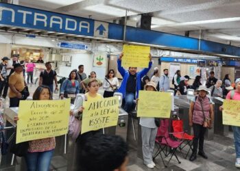 Acceso libre al Metro en la CDMX, por cortesía de la CNTE