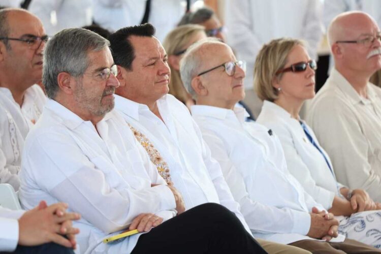 Promueven ante embajadores acreditados en el país planes de expansión de Puerto Progreso y Tren Maya