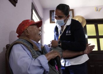  El Programa de Salud es impulsado por la Secretaría del Bienestar para atender a los  adultos mayores y personas con discapacidad. 