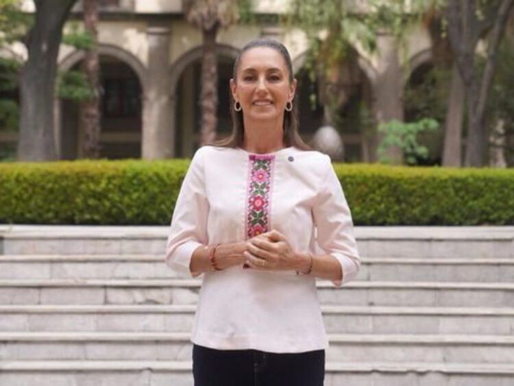 Sheinbaum felicita a las madres mexicanas en su día