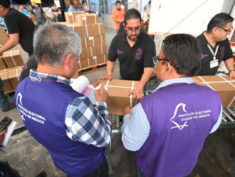 Distribuyen boletas de la elección del Poder Judicial en la CDMX.