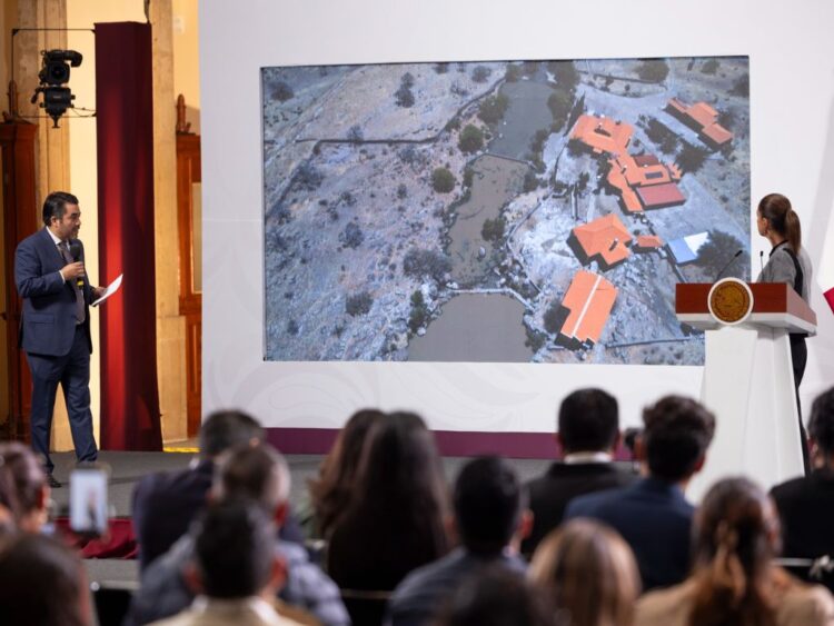 Efraín Morales, titular de la Conagua, explica la intervención en el rancho de César Duarte, exgobernador de Chihuahua, en la mañanera de Claudia Sheinbaum. 28 de mayo de 2025