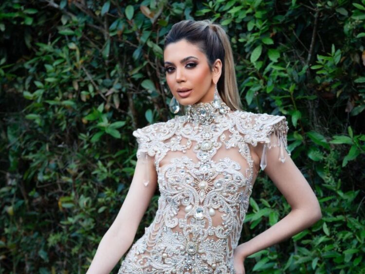 Lisbeth F.G., candidata a Miss Universe Cuba, deslumbra en Cannes con diseño de Giannina Azar