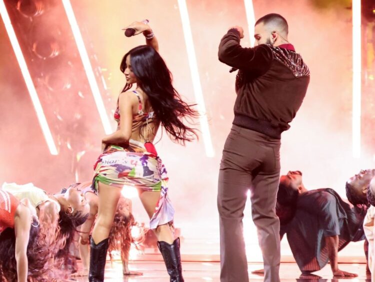 Becky G gana premio a la Artista Latina Favorita en los American Music Awards 2025