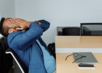 Con agotamiento laboral, siete de cada 10 trabajadores en México