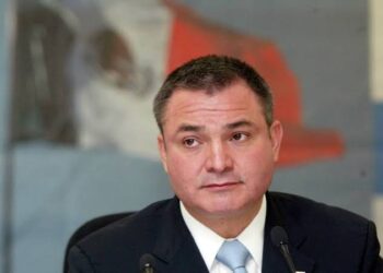 De acuerdo con la sentencia, Genaro García Luna y su esposa deberán pagar dos mil 500 millones de dólares por fraude. 