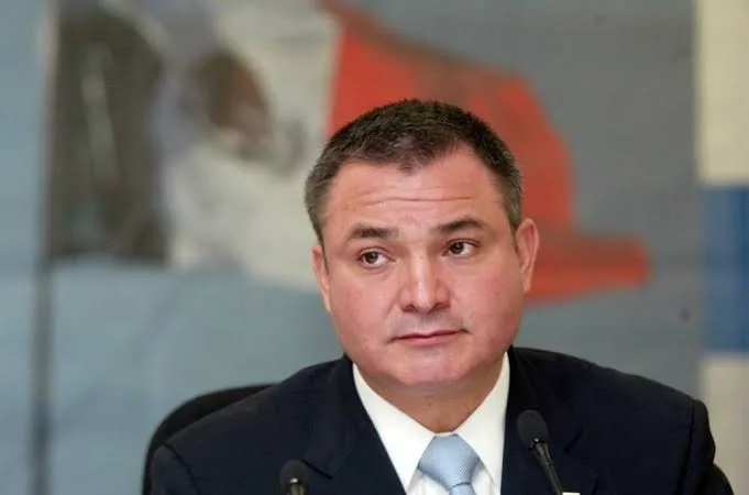 De acuerdo con la sentencia, Genaro García Luna y su esposa deberán pagar dos mil 500 millones de dólares por fraude.