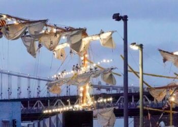 El secretario de Marina dijo que un piloto estadounidense controlaba al buque escuela Cuauhtémoc durante el choque. 