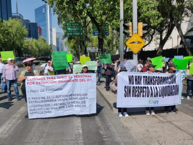 Una Comisión de Trabajadores del IFT pidió a senadores de la República respeto ante demoras en reunión donde se analizarán sus derechos.