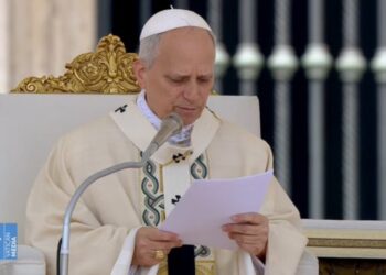 El Papa León XIV llamó desde la Plaza de San Pedro  a la unidad de la Iglesia ya que dijo que es “la hora del amor”.