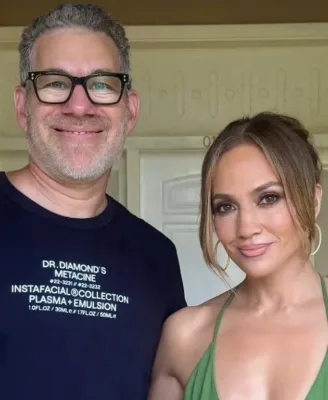 Jennifer Lopez acude con cirujano plástico, tras accidente en el rostro | AMEXI/FOTO: IG @jlo