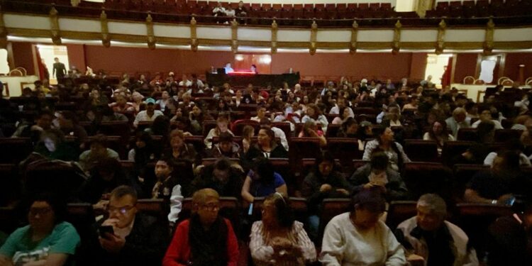 Público celebra aniversario 107 del Teatro de la Ciudad con “Noches de gloria" | AMEXI/FOTO: La Isabel