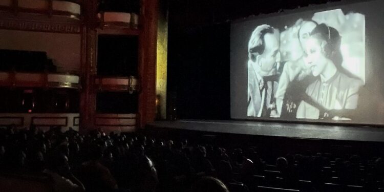 Proyectan “Noches de gloria" en el Teatro de la Ciudad | AMEXI/FOTO: La Isabel