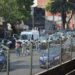 Peritos capitalinos realizan labores en el lugar donde fueron asesinados Ximena Guzmán, secretaria particular de Clara Brugada, y su asesor José Muñoz. Duelo de estrategias