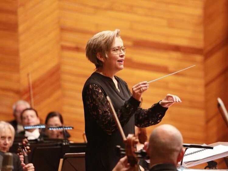 No hay equidad de género en la labor de dirección de orquesta en México: Díaz Alatriste.