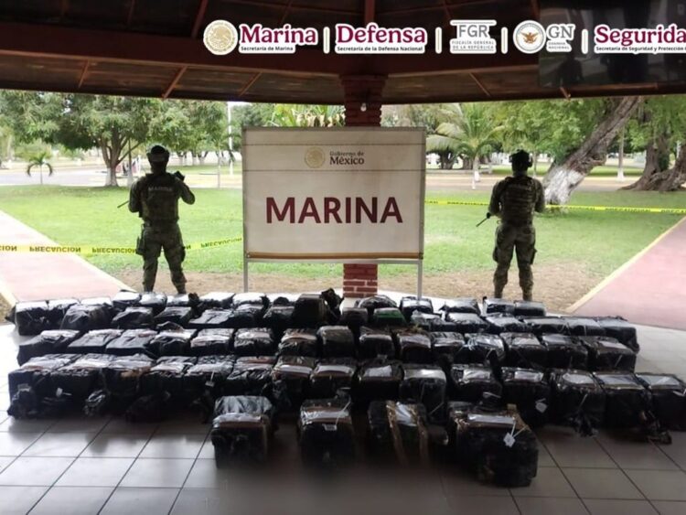 Marina asegura 1.28 toneladas de cocaína en costas de Michoacán