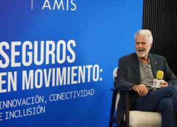 Ciudad de México, 13 de mayo de 2025. El fundador de Tesla, Martin Eberhard, participó en la 34ª Convención de Aseguradores AMIS, en donde habló de las oportunidad de México para ser exitoso en materia de innovación. AMEXI/Foto/Fernando Ortega.