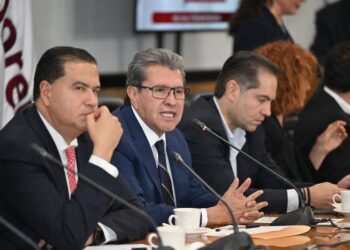 Monreal. Beneplácito por rechazo a impuesto a remesas en el Congreso de EU.