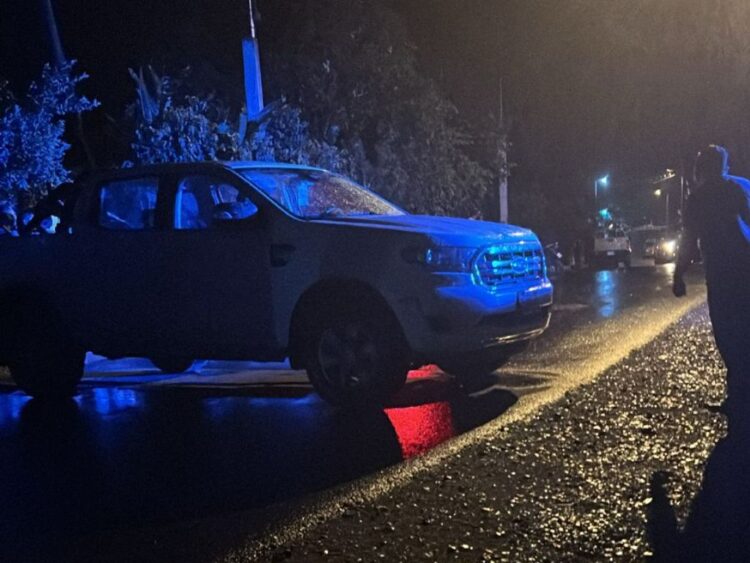 Morenistas bloquean paso de personal del INE en Carrillo Puerto, Veracruz. Foto Especial