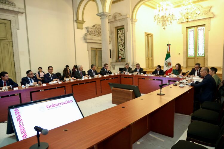 La SEGOB y la FIFA se reunieron con motivo de la organización del Mundial de Fútbol entre México, Estados Unidos y Canadá.