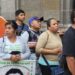 Fiscalía del caso Ayotzinapa. Padres de los normalistas desaparecidos. Ingresando a Palacio Nacional para reunirse con la presidenta Claudia Sheinbaum.