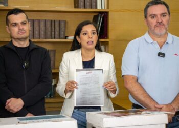 Panistas denuncian ante la FEPADE a funcionarios del gobierno de la CDMX por presunto mapacheo electoral.