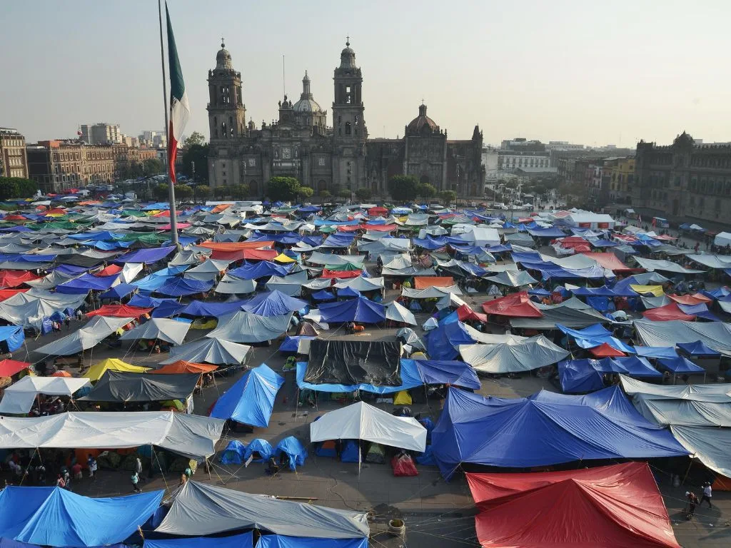 Plantón de la CNTE en el Zócalo, 21 de mayo de 2025. Foto La Isabel