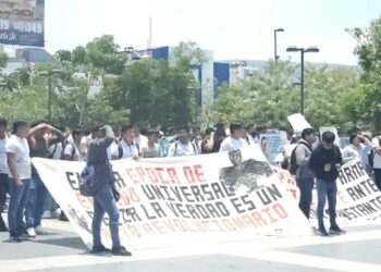 Protesta de normalistas de Chiapas. Denuncian represión.