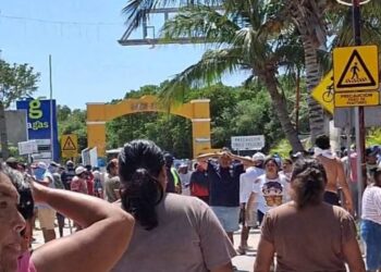 Bloquean acceso al Pueblo Mágico de Sisal por disputa de terrenos ganados al mar