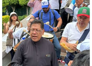 Reynaldo Reyes. Protesta contra dictadura disfrazada de democracia.