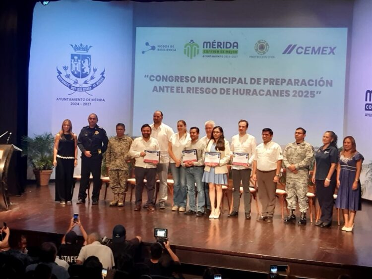 Se realiza en Mérida un congreso de preparación ante el riesgo de huracanes más intensos.