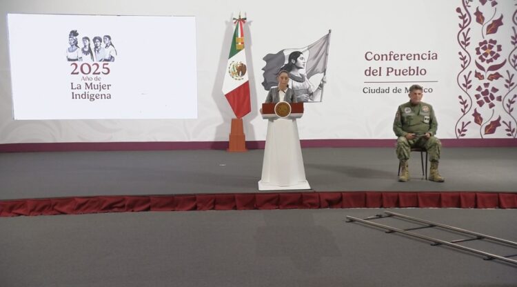 La presidenta Claudia Sheinbaum Pardo inició su conferencia en el Palacio Nacional a pesar del bloqueo de la CNTE.