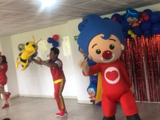 Plim Plim brinda día mágico y musical a niños de la organización Reinsertar