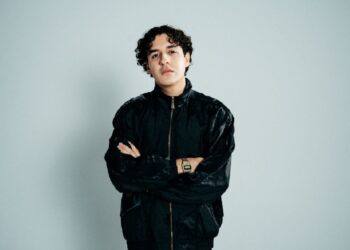 Alex Luna se sumerge en las etapas del duelo emocional en el cortometraje "Futuralgia"