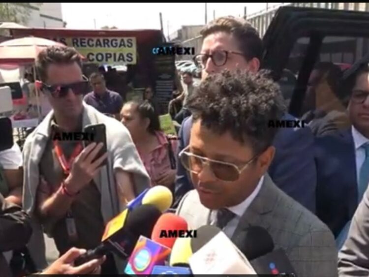 Kalimba acude al Reclusorio Oriente y reitera su confianza en limpiar su nombre