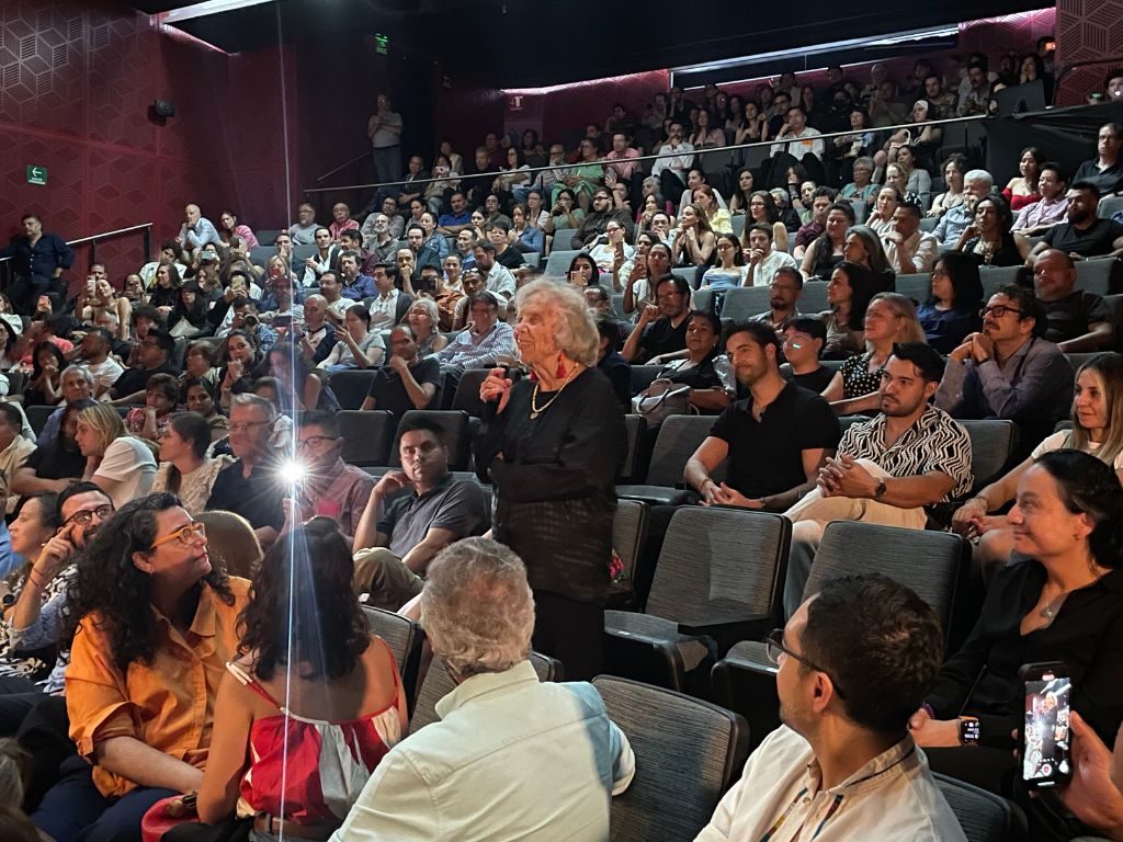Elena Poniatowska da la patadita de la suerte a la obra Para la libertad: México 68