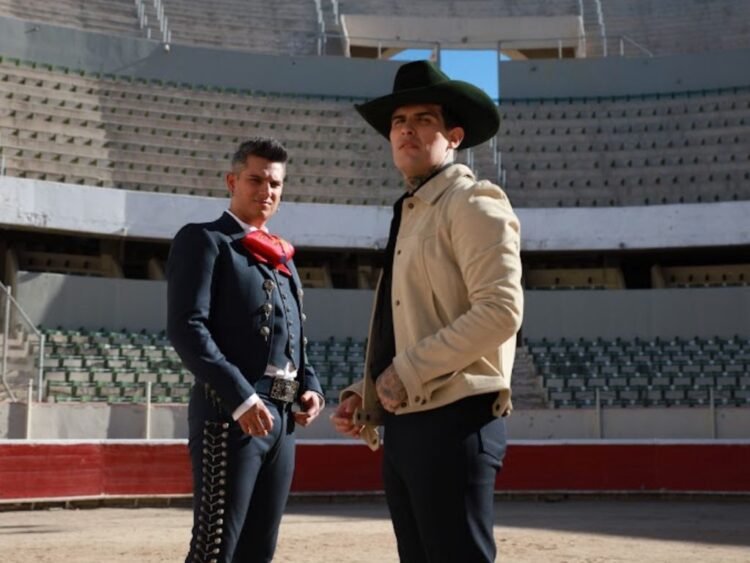 Pipe Bueno y Adriel Favela reviven “Déjame Entrar” a ritmo de mariachi