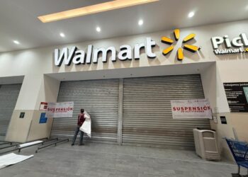 La alcaldía Álvaro Obregón suspendió las actividades del Walmart por múltiples faltas en seguridad y normatividad.