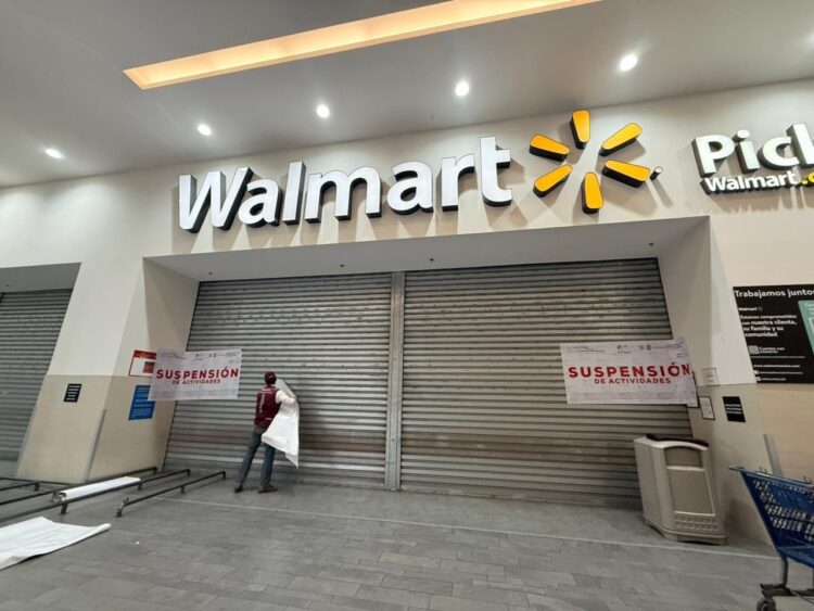 La alcaldía Álvaro Obregón suspendió las actividades del Walmart por múltiples faltas en seguridad y normatividad.
