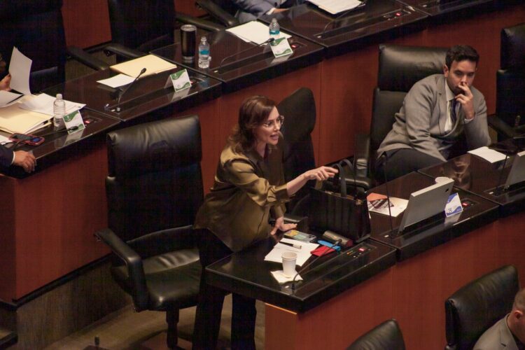 Lilly Téllez exigió Noroña devolver el dinero de su viaje a Francia