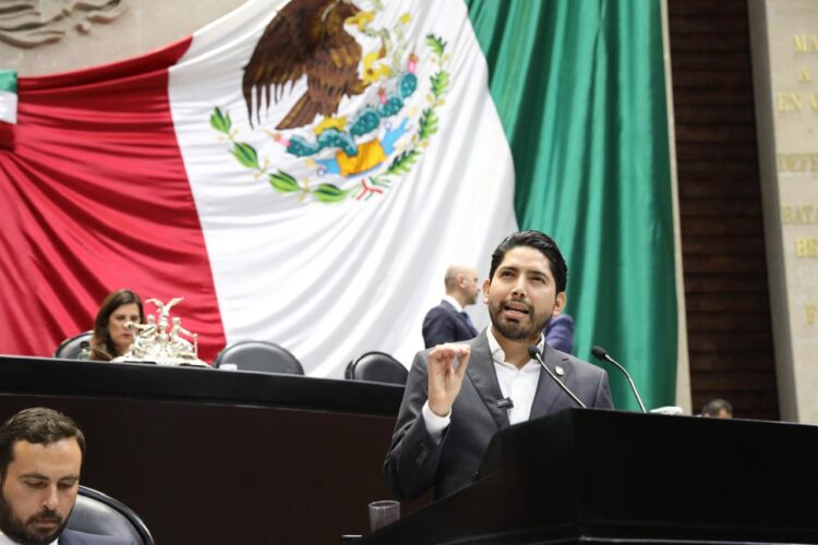 Llaman a CNBV y a la ABM a ofrecer trato digno a adultos mayores. Personas adultas mayores tienen el derecho a una atención preferente.