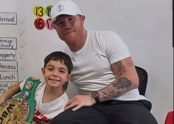 Canelo Álvarez acudió a la escuela con su hijo
