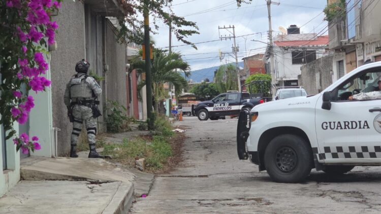 Autoridades estatales y federales detuvieron a varios integrantes de una célula delictiva especializada en el robo de autos.