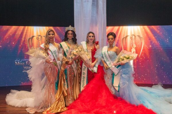 La gala final de Miss Earth Veracruz, efectuada en el Teatro Francisco Javier Clavijero, hizo historia al reunir a cuatro reinas nacionales Earth, tres de ellas veracruzanas: