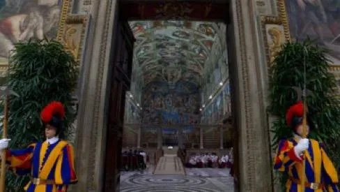 Los ojos del mundo permanecen atentos a cada desarrollo de este proceso: elegir al próximo Papa
