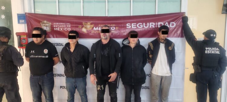 La Fiscalía General de Justicia del Estado de México  detuvo a cinco individuos presuntamente vinculados con un homicidio y con CJNG